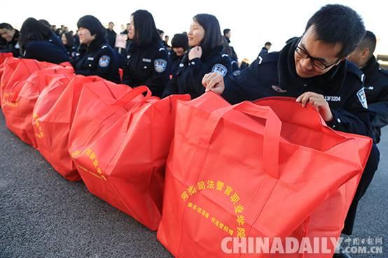 河南司法警官職業(yè)學院寒冬送溫暖