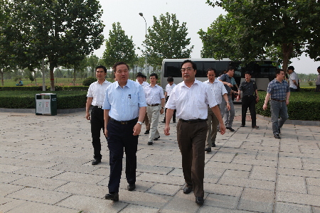 水利部副部長胡四一率隊(duì)到華北水利水電學(xué)院視察