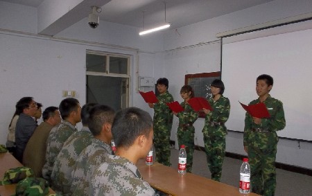 河南師大對軍訓新生開展九一八國防教育