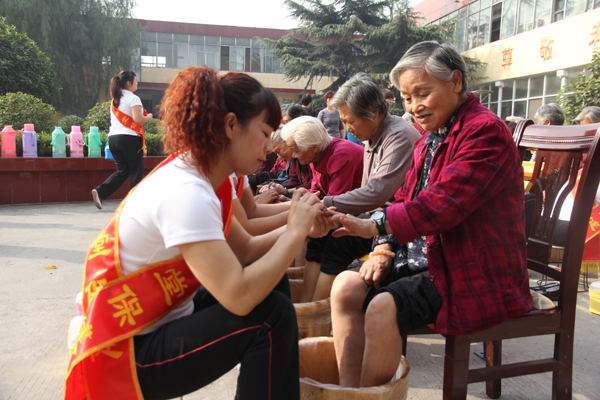 禹州愛心企業(yè)一休堂保健九九重陽(yáng)獻(xiàn)愛心為老人服務(wù)