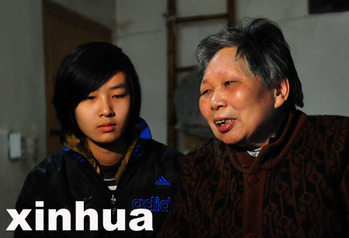 “保姆奶奶”情傳四方 網(wǎng)絡內(nèi)外愛心潮涌