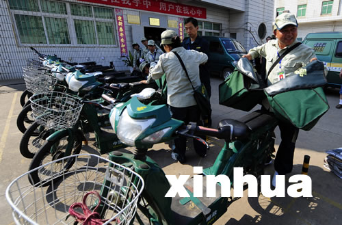 “火爐”武漢高溫目擊：熱浪滾滾鄉(xiāng)郵路