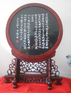 京漢兩地藝術(shù)家聯(lián)袂向新加坡“國(guó)父”李光耀贈(zèng)送《九十壽辰磬》