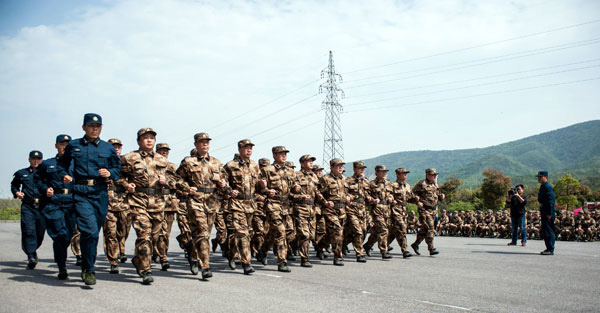鎮(zhèn)江開展政府部門公務(wù)員軍訓(xùn)