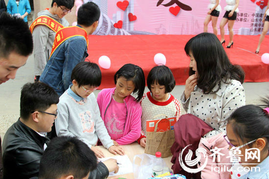 企業(yè)高校聯(lián)手搭建愛(ài)心橋 義演義賣助力濟(jì)南山區(qū)小學(xué)