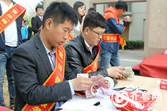 企業(yè)高校聯(lián)手搭建愛(ài)心橋 義演義賣助力濟(jì)南山區(qū)小學(xué)