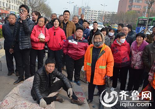 濱州：城管執(zhí)法過程中與攤販起沖突 一名隊員受傷