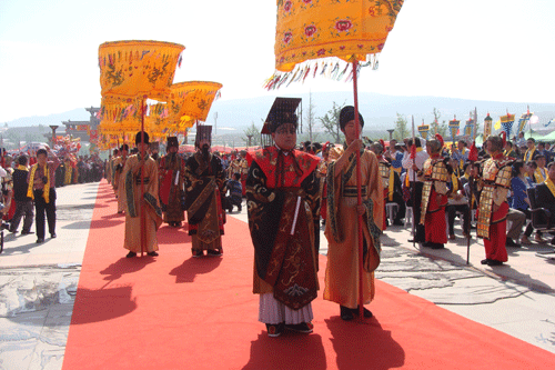 首屆中國(guó)沂山文化節(jié)之癸巳年?yáng)|鎮(zhèn)沂山祀山大典在山東臨朐舉行