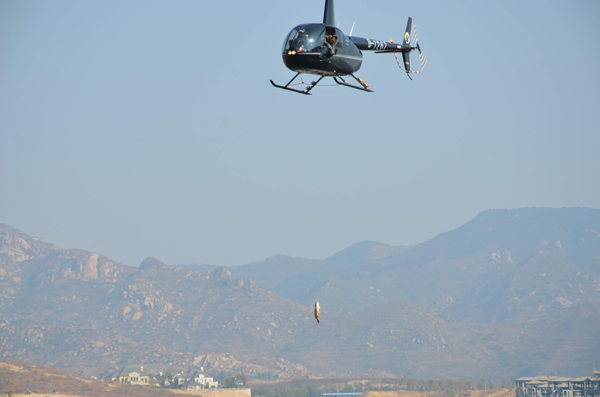 2013全國直升機(jī)錦標(biāo)賽暨中國國際航空運(yùn)動(dòng)器材裝備展覽會在山東萊蕪啟幕