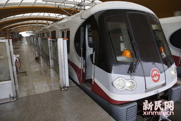 11號線迪士尼段列車今調(diào)試 迪士尼站近期裝修|圖