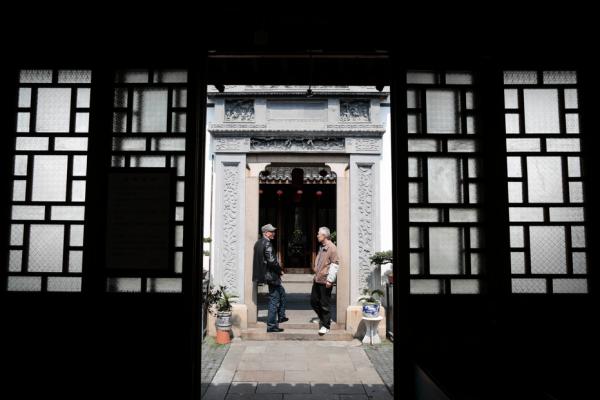 上海老書場(chǎng)歇業(yè)半年重開 官方：貼錢也要開下去