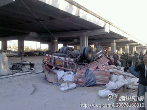 哈爾濱陽(yáng)明灘大橋斷裂 4車墜橋3死5傷