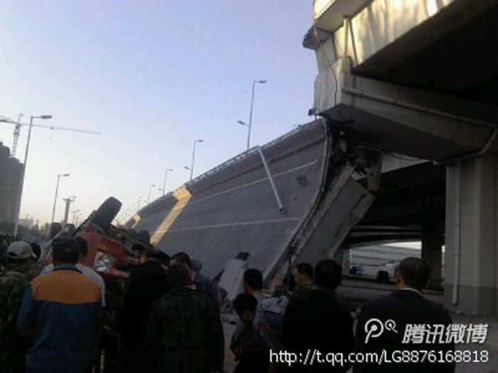 哈爾濱陽(yáng)明灘大橋斷裂 4車墜橋3死5傷