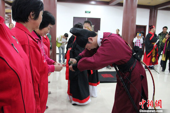 西安舉行重陽傳統(tǒng)敬老祝壽禮