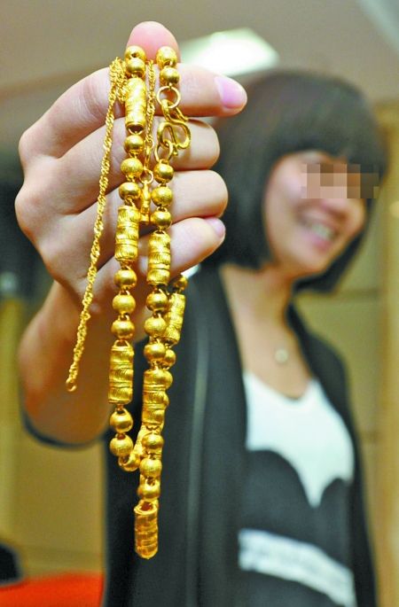 女子網(wǎng)購腳架收到1.798公斤千足金 價(jià)值60萬