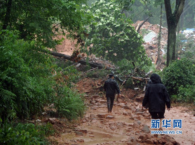 四川都江堰市發(fā)生特大型高位山體滑坡　已確認(rèn)2人死亡21人失蹤