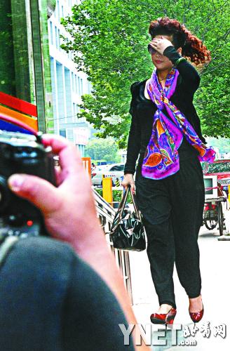 李某某律師報警：頻接騷擾電話 遭死亡威脅