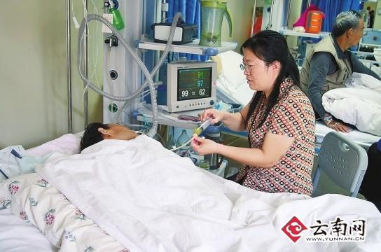 老板患漸凍癥 妻子不離不棄員工一年不拿工資上班
