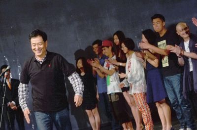 撒貝寧調(diào)侃濮存昕：您再不老，我們就瘋了