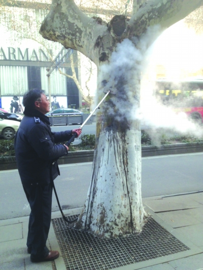 南京城管新武器“掛燙機(jī)”