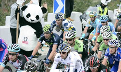 武漢規(guī)定電動(dòng)車摩托車只可帶小孩 帶老婆罰50