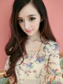 90后嫩模酷似楊冪 經(jīng)紀(jì)人稱其“一刀未動”(圖)