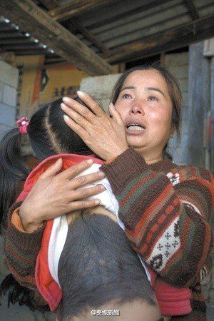 云南3歲女童長“毛毛背” 醫(yī)院查不出病因(圖)