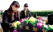 洛陽80后女子守墓隊(duì)：不輕易暴露自己的工作(圖)