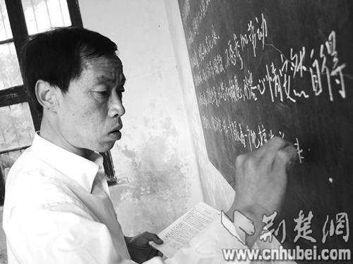 山村教師堅(jiān)守24年 不讓一個(gè)孩子輟學(xué)
