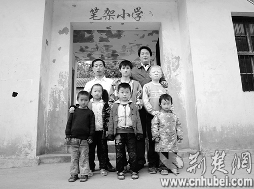 山村教師堅(jiān)守24年 不讓一個(gè)孩子輟學(xué)