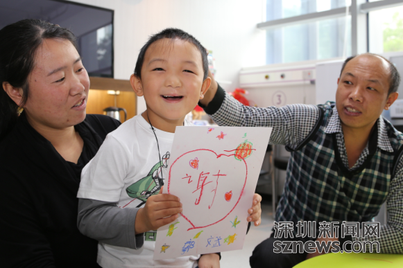 被挖眼男童術(shù)后情況穩(wěn)定 母子聯(lián)手作畫(huà)表謝意