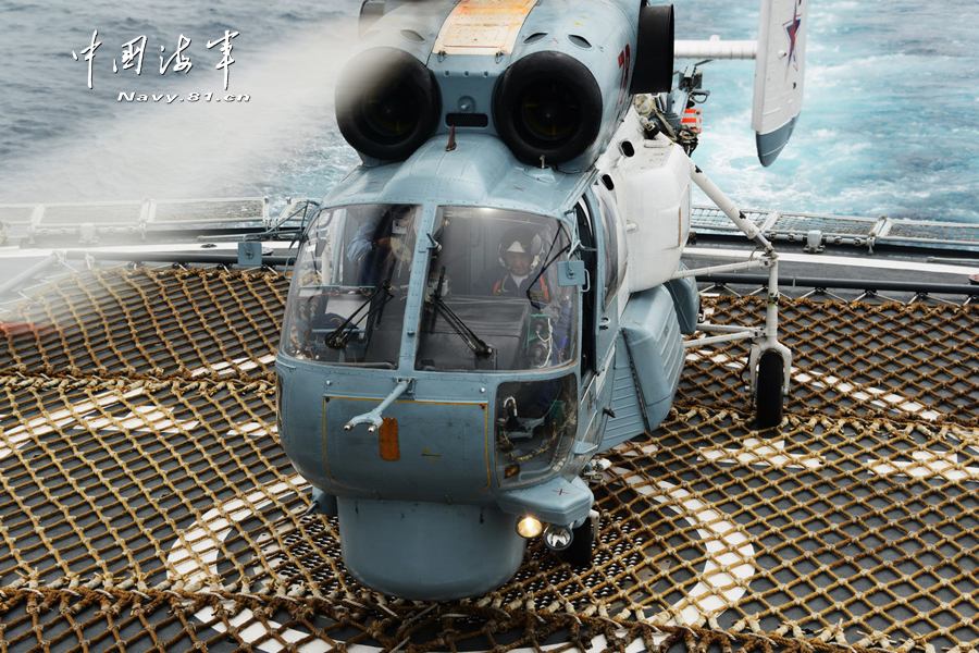 中俄聯(lián)合軍演 我軍直-9與俄巡洋艦并肩反潛