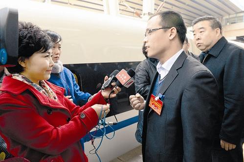 出席十二屆全國(guó)人大三次會(huì)議的山西代表團(tuán)抵京