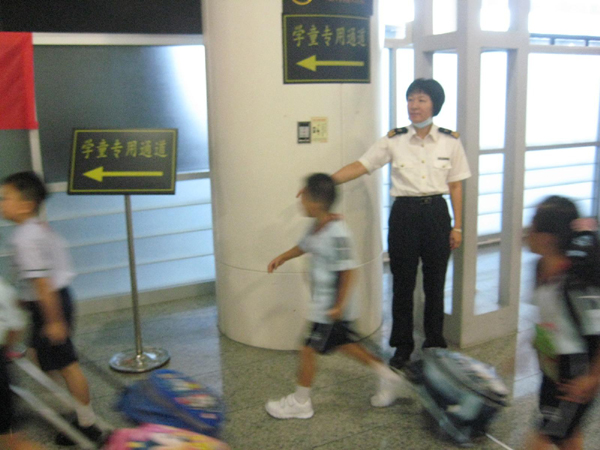 皇崗海關(guān)多項(xiàng)措施保障跨境兒童安全