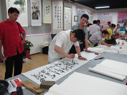 海峽兩岸名人字畫真跡展暨在京書畫界名家現(xiàn)場(chǎng)文化交流會(huì)在京召開