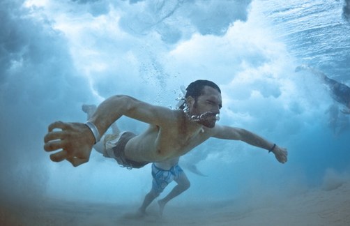 換個角度更震撼！海底看跳水宛如水晶世界