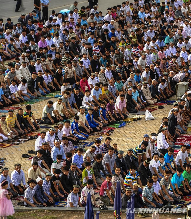 新疆各族穆斯林群眾喜迎開齋節(jié)