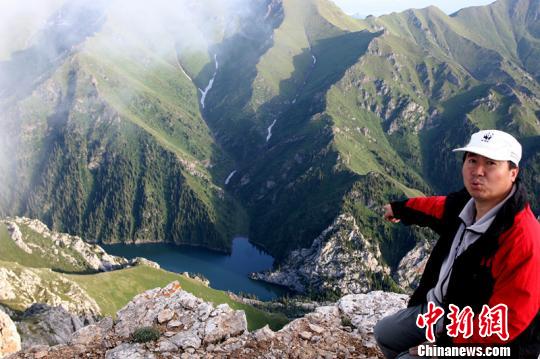 新疆科學(xué)家曝首次發(fā)現(xiàn)伊犁鼠兔是因欣賞高山湖景