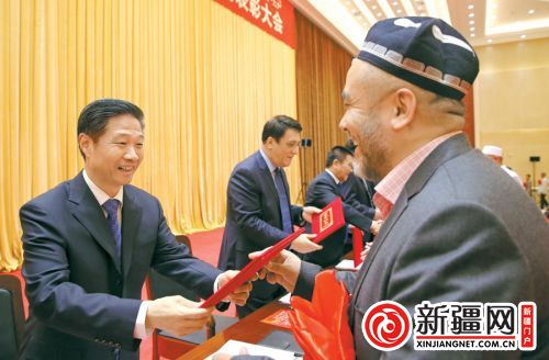 烏魯木齊市召開民族工作會(huì)議暨“兩模范” “雙五好”創(chuàng)建活動(dòng)表彰大會(huì)