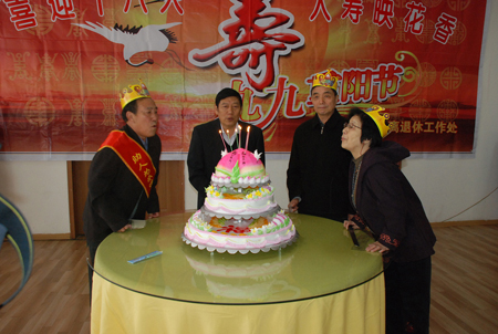 石河子大學(xué)舉行“慶重陽、祝大壽聯(lián)歡會(huì)”