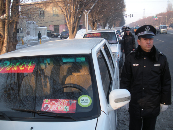 伊犁州轉(zhuǎn)變作風(fēng) 由城市管理向服務(wù)群眾轉(zhuǎn)型