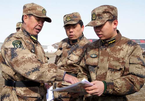 新疆兵團六師共青團農(nóng)場民兵軍訓(xùn)強素質(zhì)