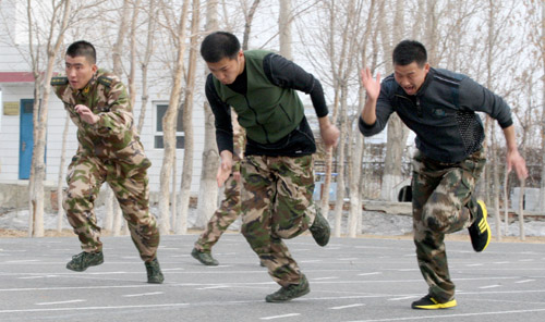 克拉瑪依：沙場(chǎng)點(diǎn)兵訓(xùn)練忙