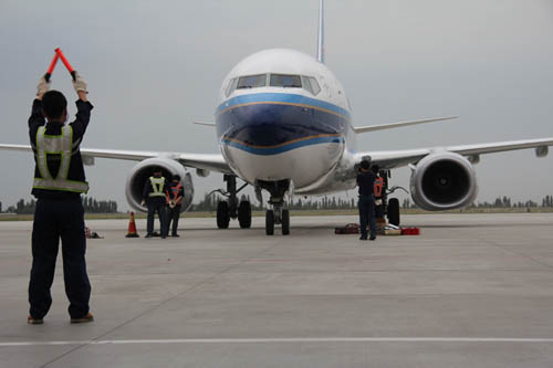 首架新疆屬地執(zhí)管B737-800型飛機(jī)今日抵烏