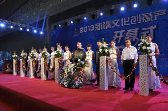 文博會開幕首天數(shù)千名市民積極參與互動