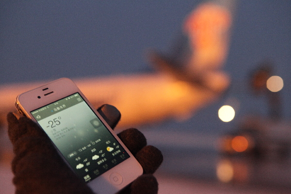 烏魯木齊迎最強(qiáng)寒流 飛機(jī)除冰師冒嚴(yán)寒高空除冰