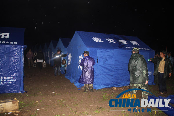 迪慶：武警云南總隊(duì)百余名官兵冒雨晝夜奮戰(zhàn)災(zāi)區(qū)搶險(xiǎn)救災(zāi)