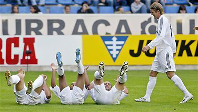 (L to R) Real Madrid's Brazilian players Ronaldo, Robinho and Roberto Carlos and David Beckham of England celebrate a goal by Ronaldo against Deportivo Alaves at the Mendizorroza stadium in Vitoria in northern Spain September 25, 2005.