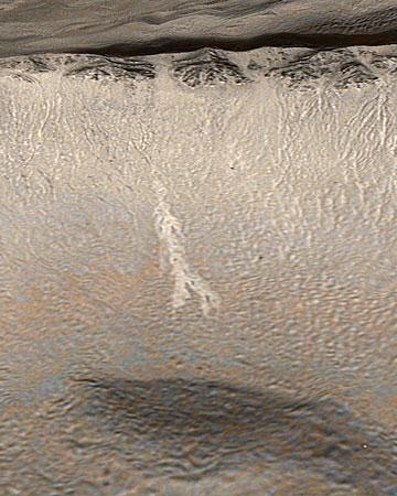 NASA發(fā)現(xiàn)火星近7年有水流過 移民外星夢想更近一步