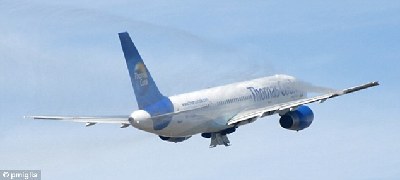 英國(guó)波音757客機(jī)空中漏油 231名乘客驚魂